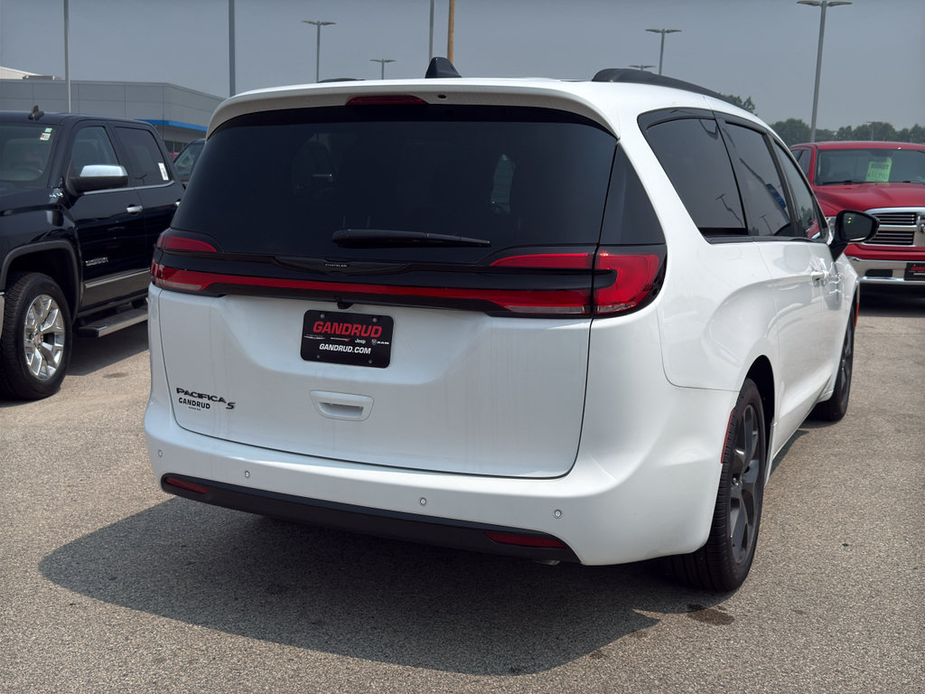 New 2026 Chrysler Pacifica Select w/ S Appearance Package FWD image 5