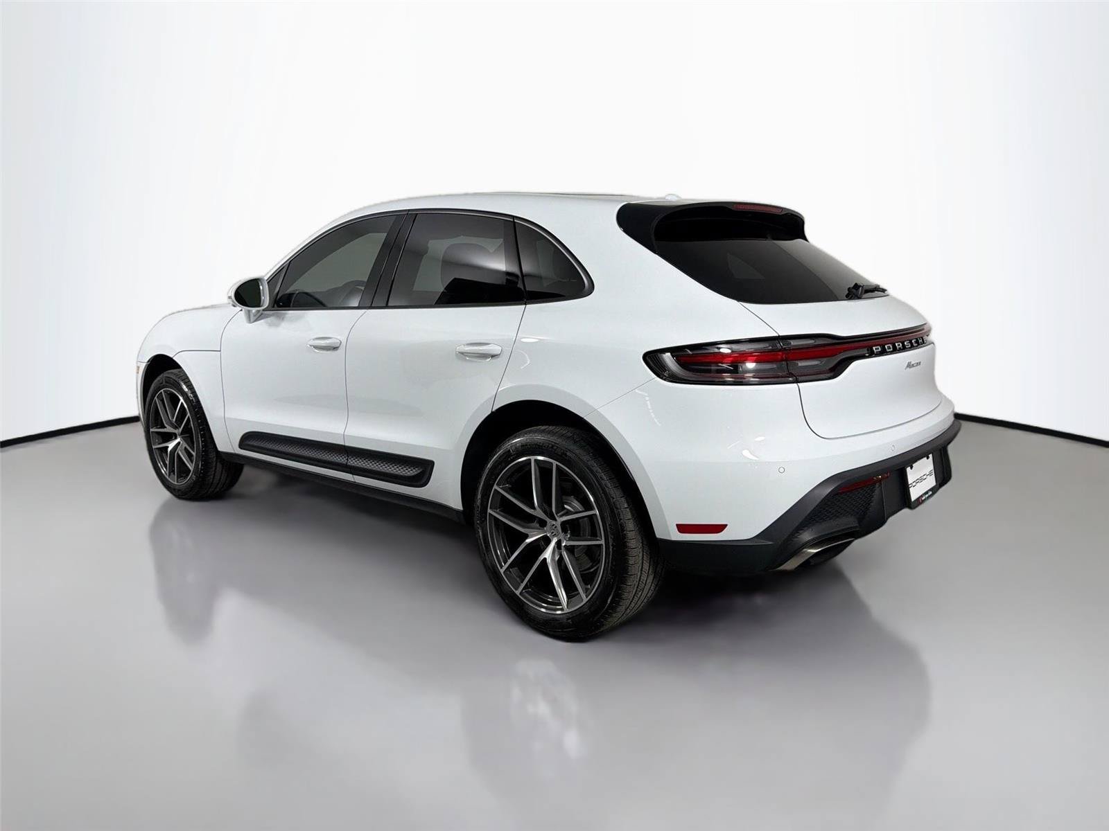 Certified 2026 Porsche Macan Turbo AWD/4WD image 3