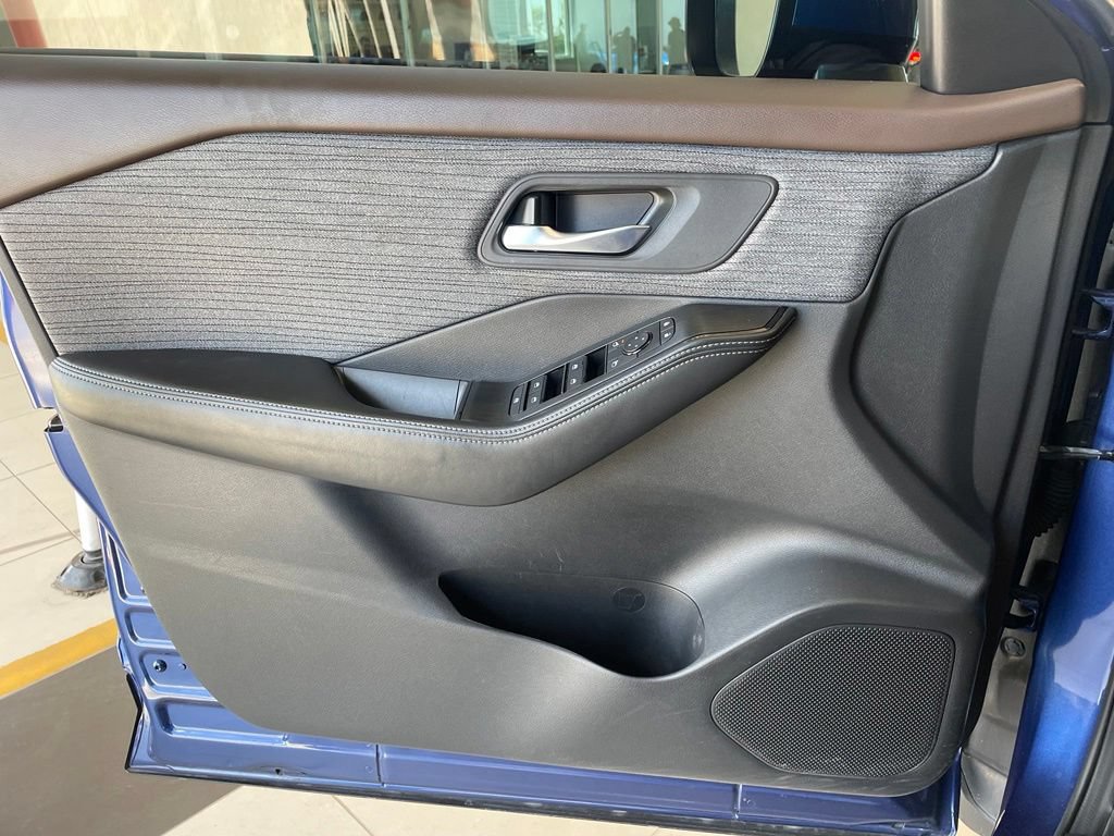 Certified 2023 Nissan Rogue SV FWD image 8