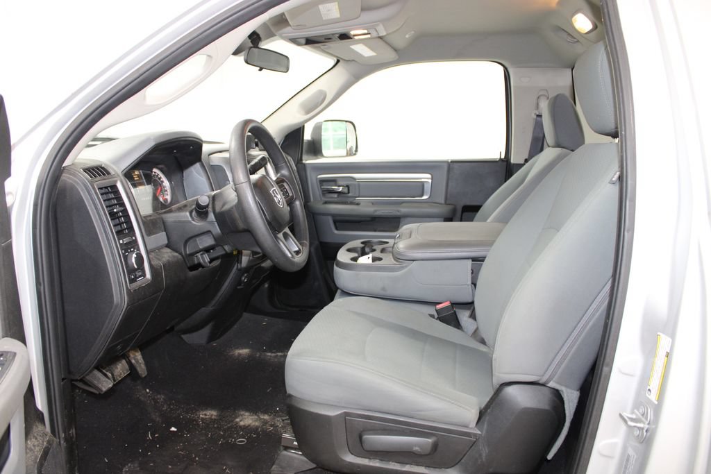 Used 2018 RAM 3500 Tradesman w/ Chrome Appearance Group RWD image 19