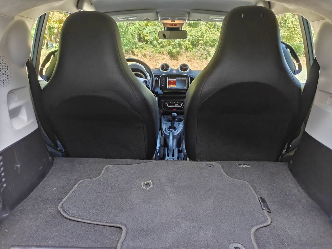Used 2017 smart fortwo pure RWD image 16