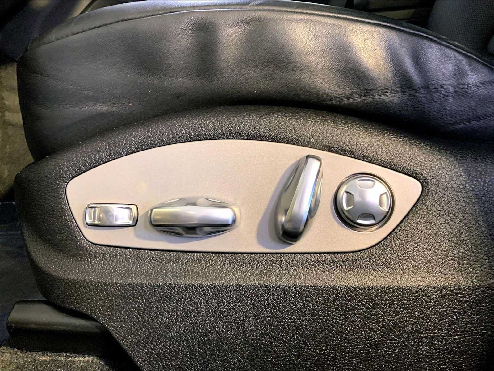 Certified 2024 Porsche Macan AWD/4WD image 39