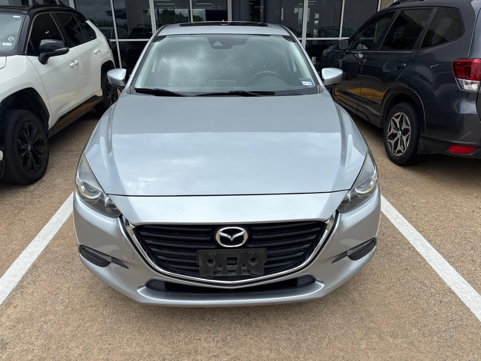 Used 2018 MAZDA MAZDA3 Touring FWD image 2