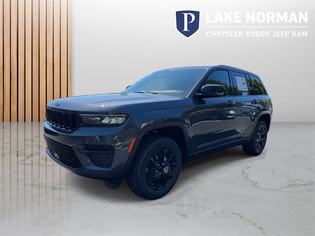 New 2025 Jeep Grand Cherokee Altitude image 4