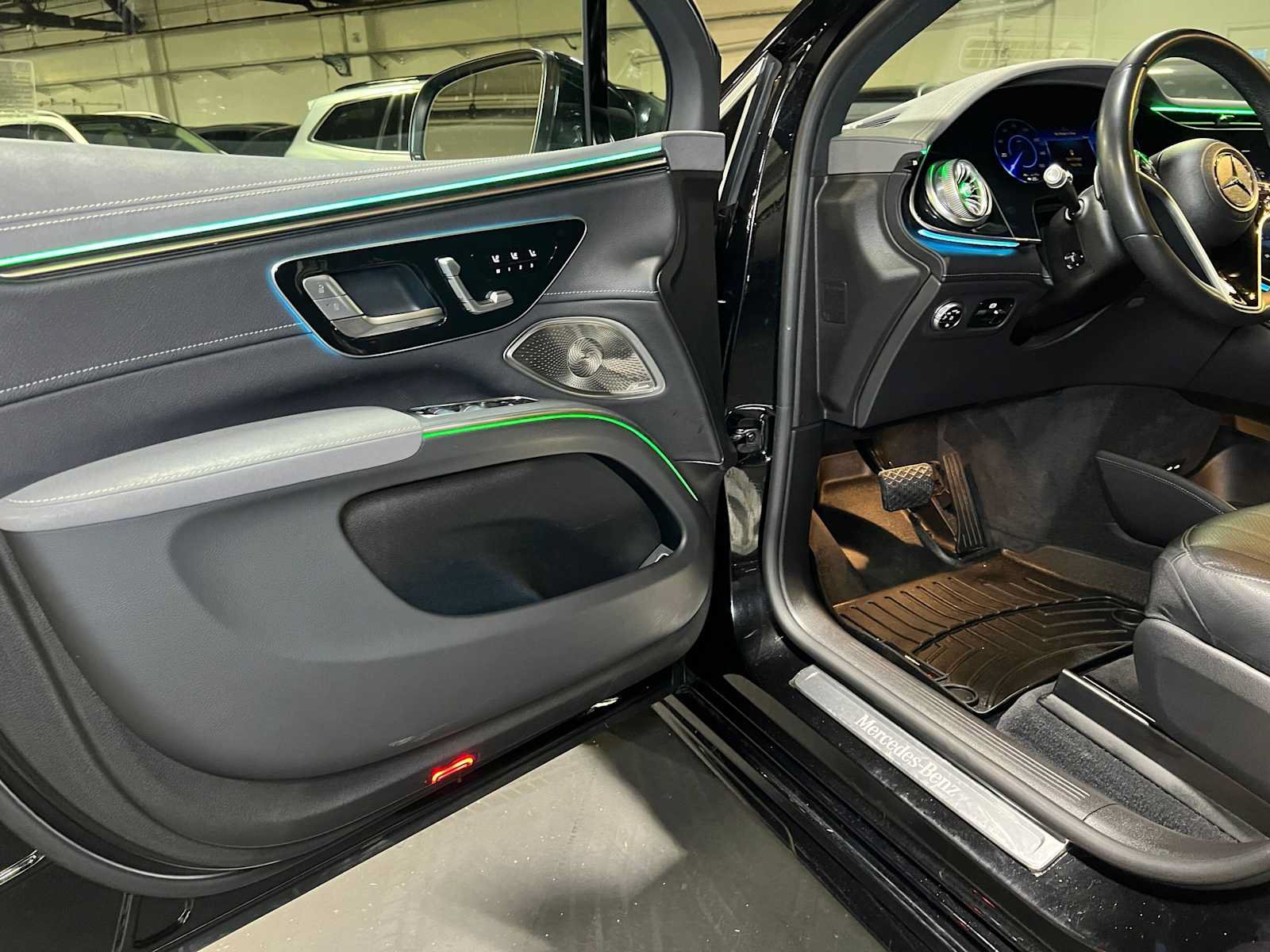 Used 2023 Mercedes-Benz EQS 580 4MATIC SUV image 19