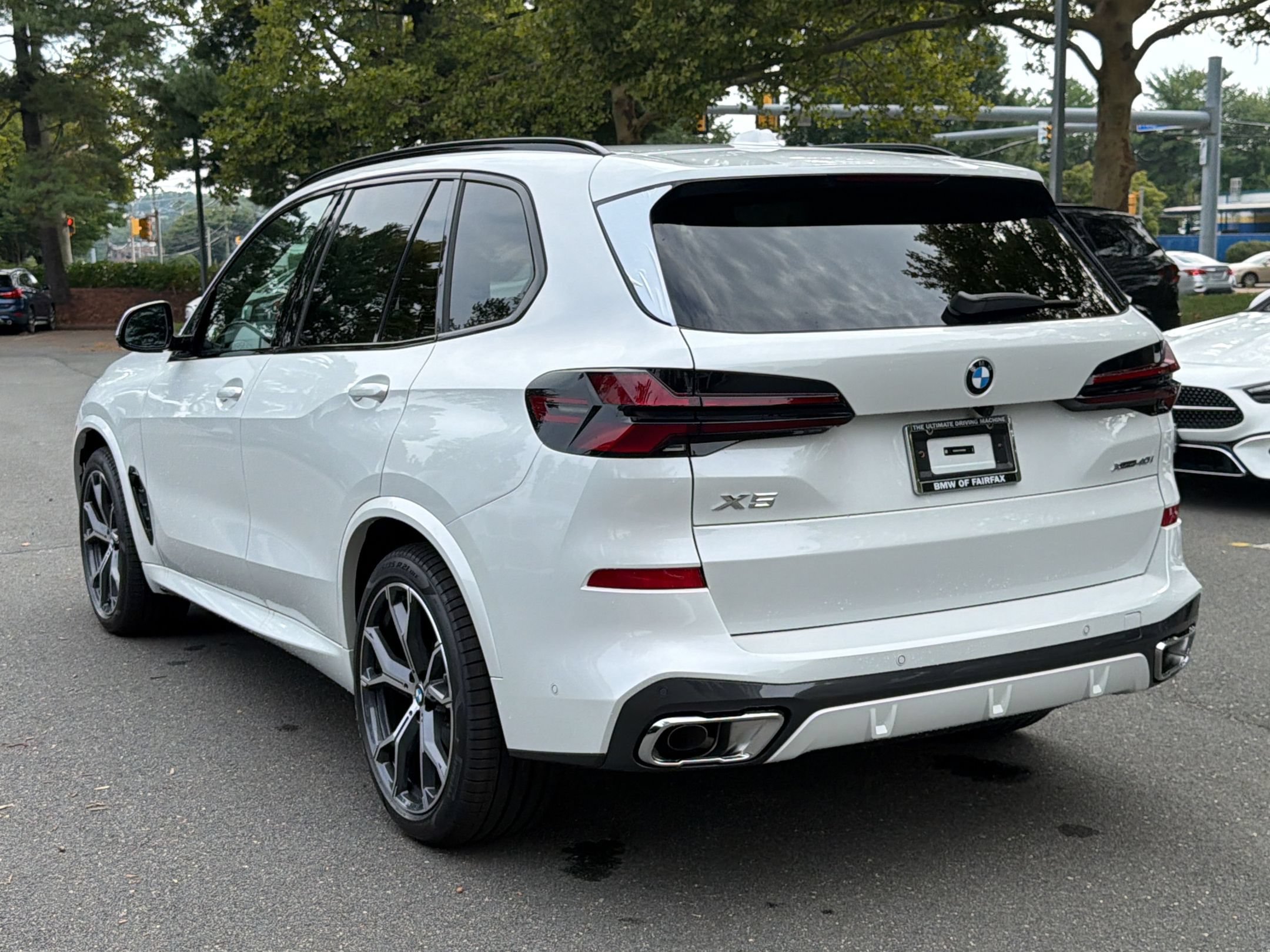 New 2026 BMW X5 xDrive40i w/ M Sport Package AWD/4WD image 3