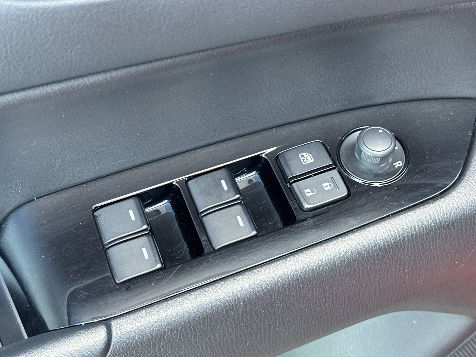 Used 2019 MAZDA CX-5 Touring image 11