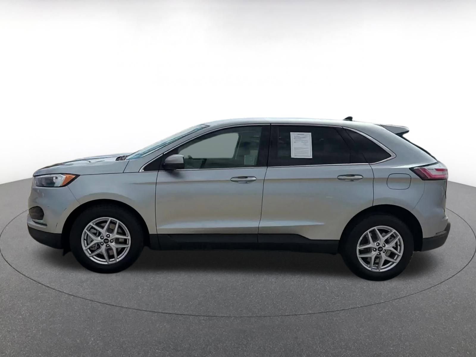 Used 2024 Ford Edge SEL image 9