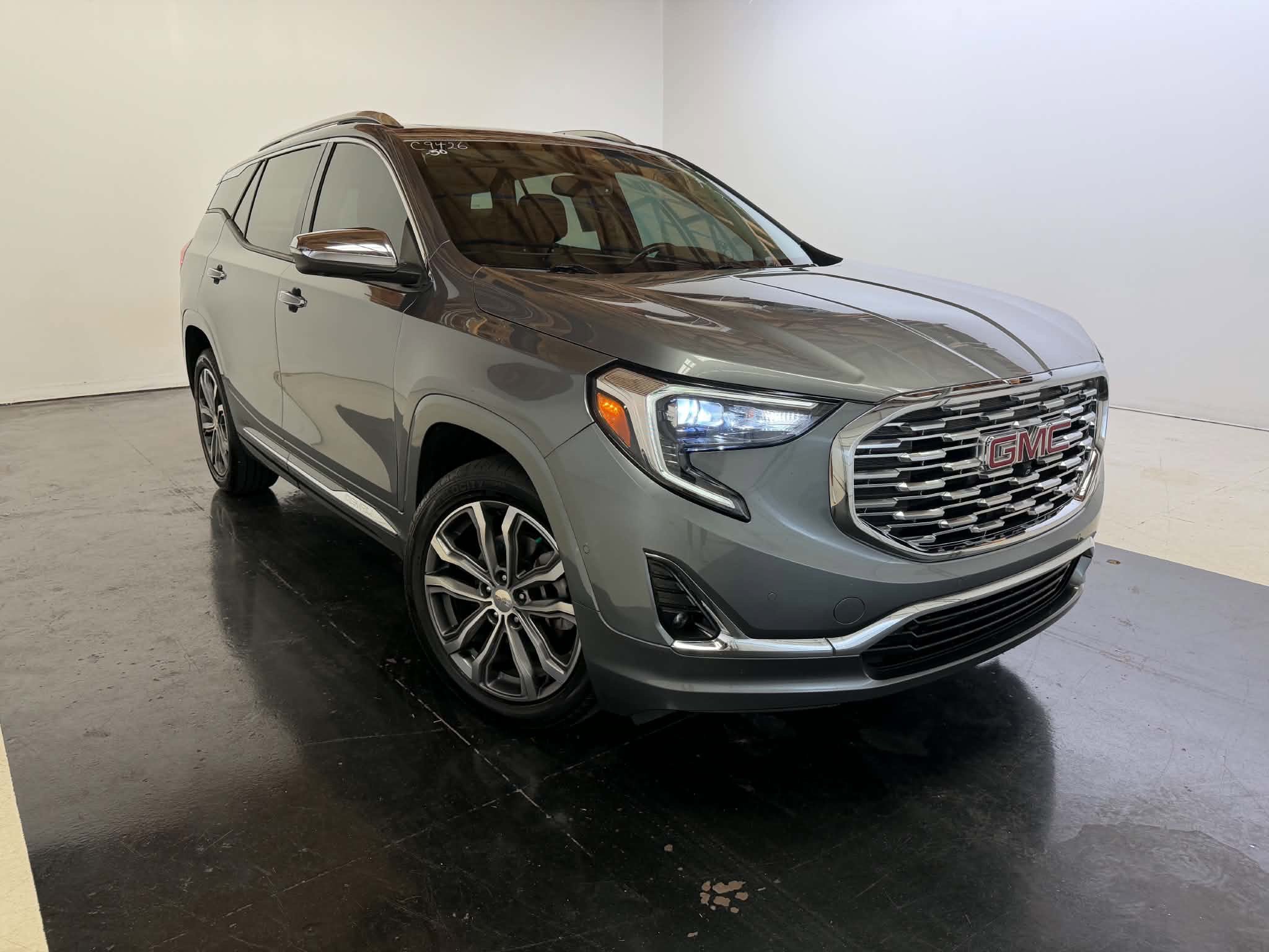 Used 2020 GMC Terrain Denali w/ Denali Premium Package FWD image 6