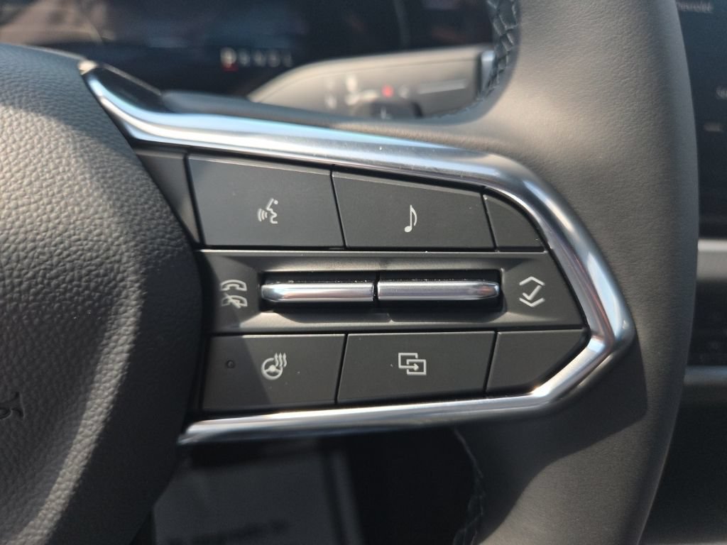 New 2026 Chevrolet Equinox LT w/ Convenience Package II FWD image 14