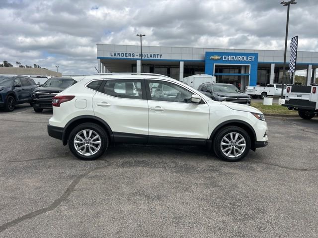 Used 2022 Nissan Rogue Sport SV image 2