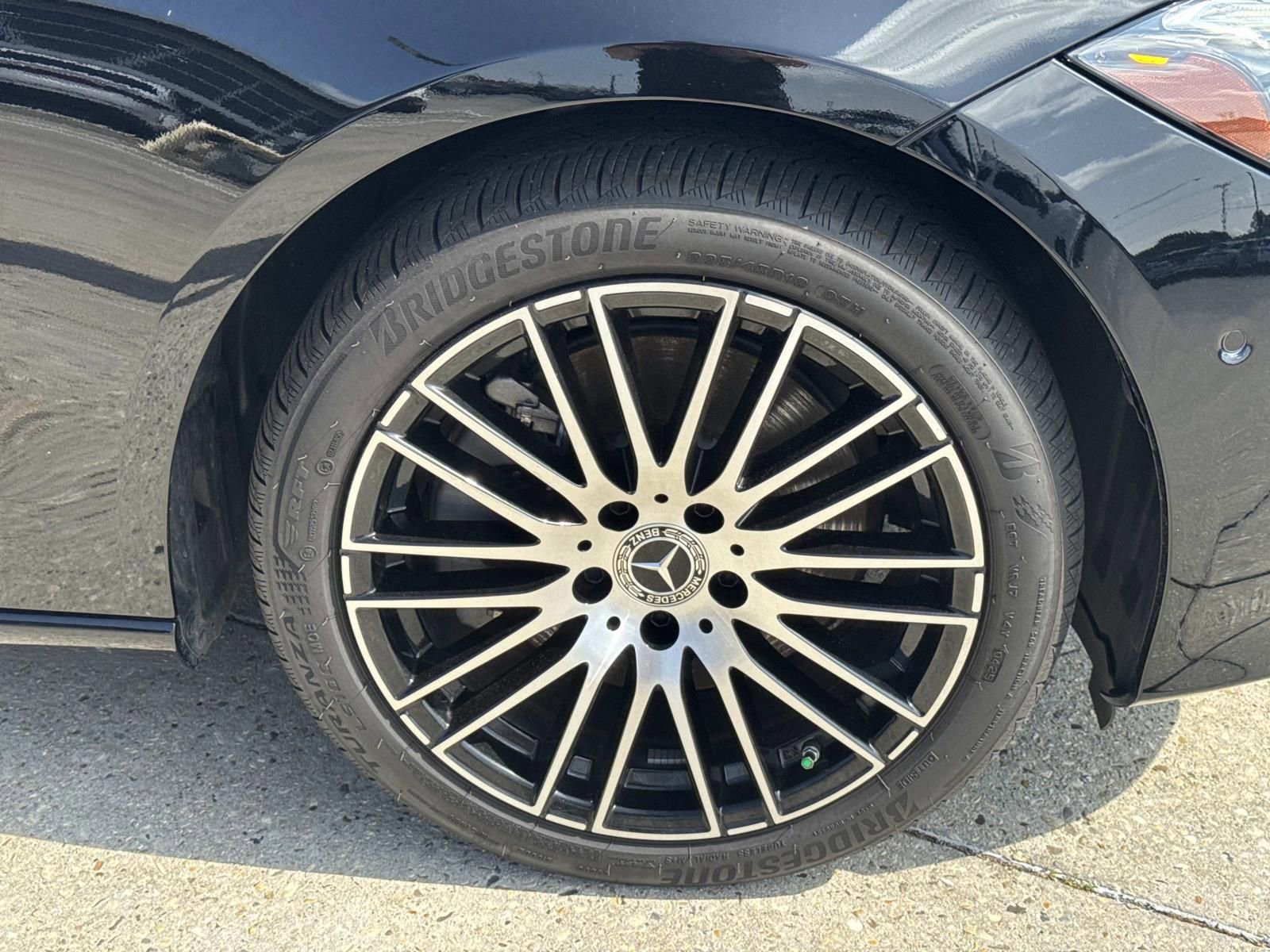 Used 2025 Mercedes-Benz C 300 Sedan image 4