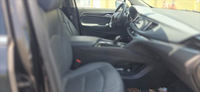 Used 2021 Buick Enclave Essence w/ Sport Touring Edition FWD image 16