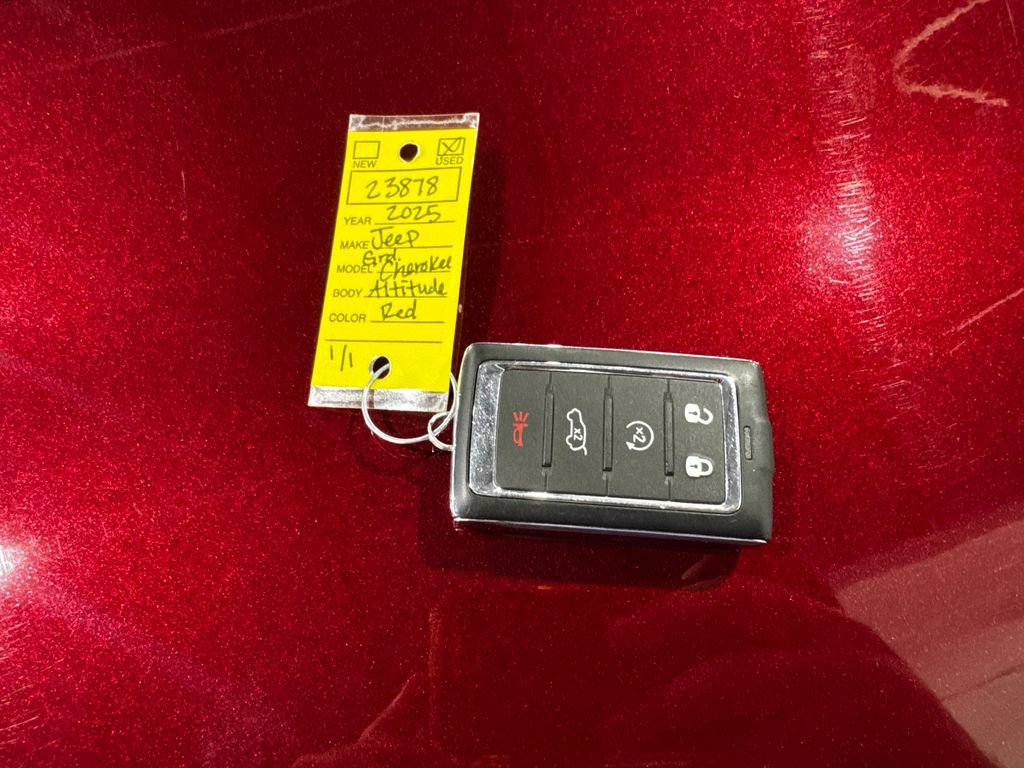 Used 2025 Jeep Grand Cherokee Altitude AWD/4WD image 45