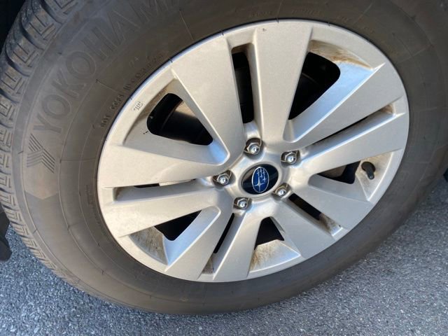 Used 2017 Subaru Outback 2.5i Premium AWD/4WD image 3