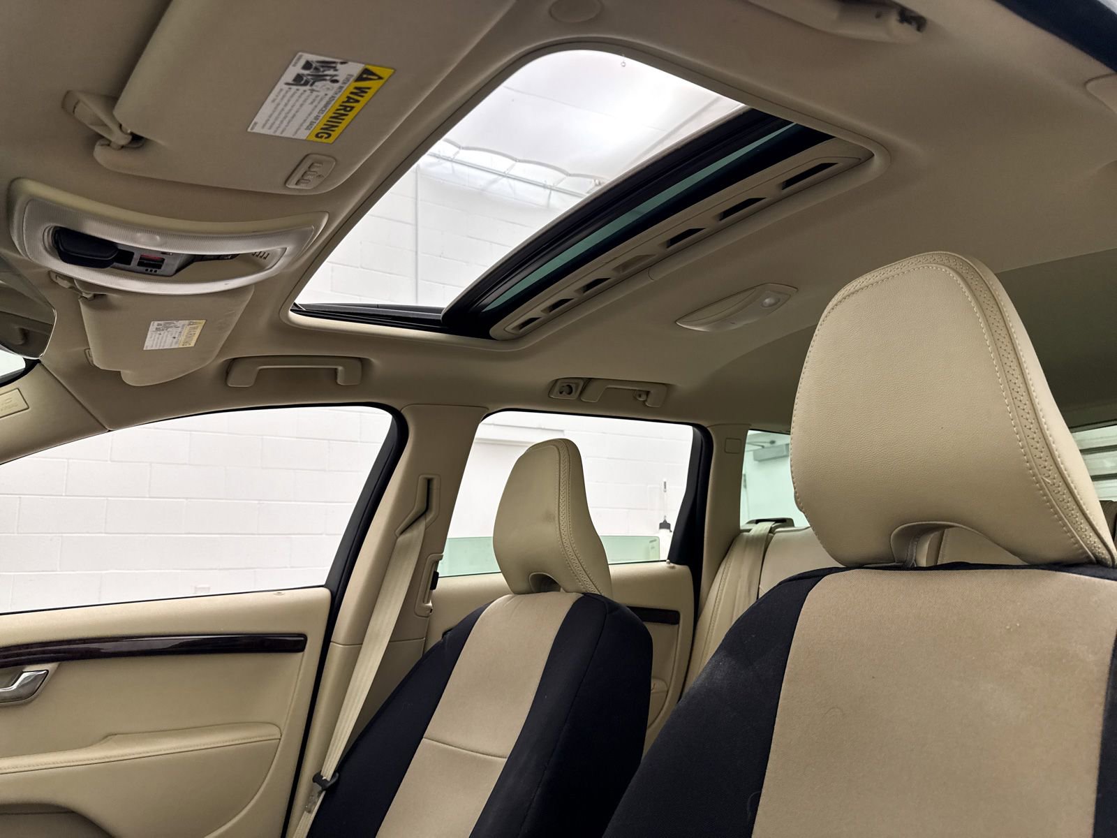 Used 2016 Volvo XC70 T5 Premier w/ Convenience Package image 3