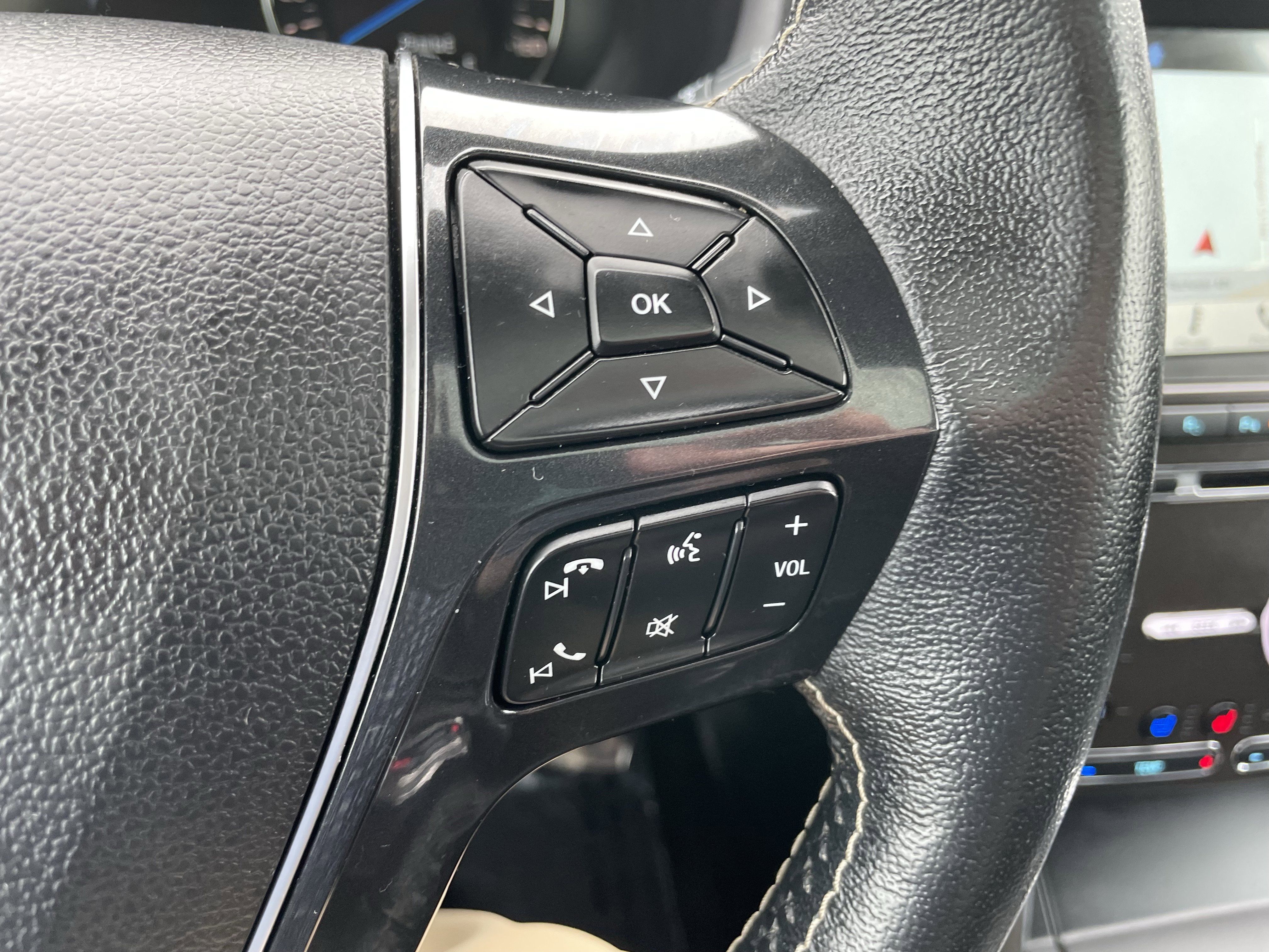 Used 2018 Ford Explorer Platinum AWD/4WD image 16