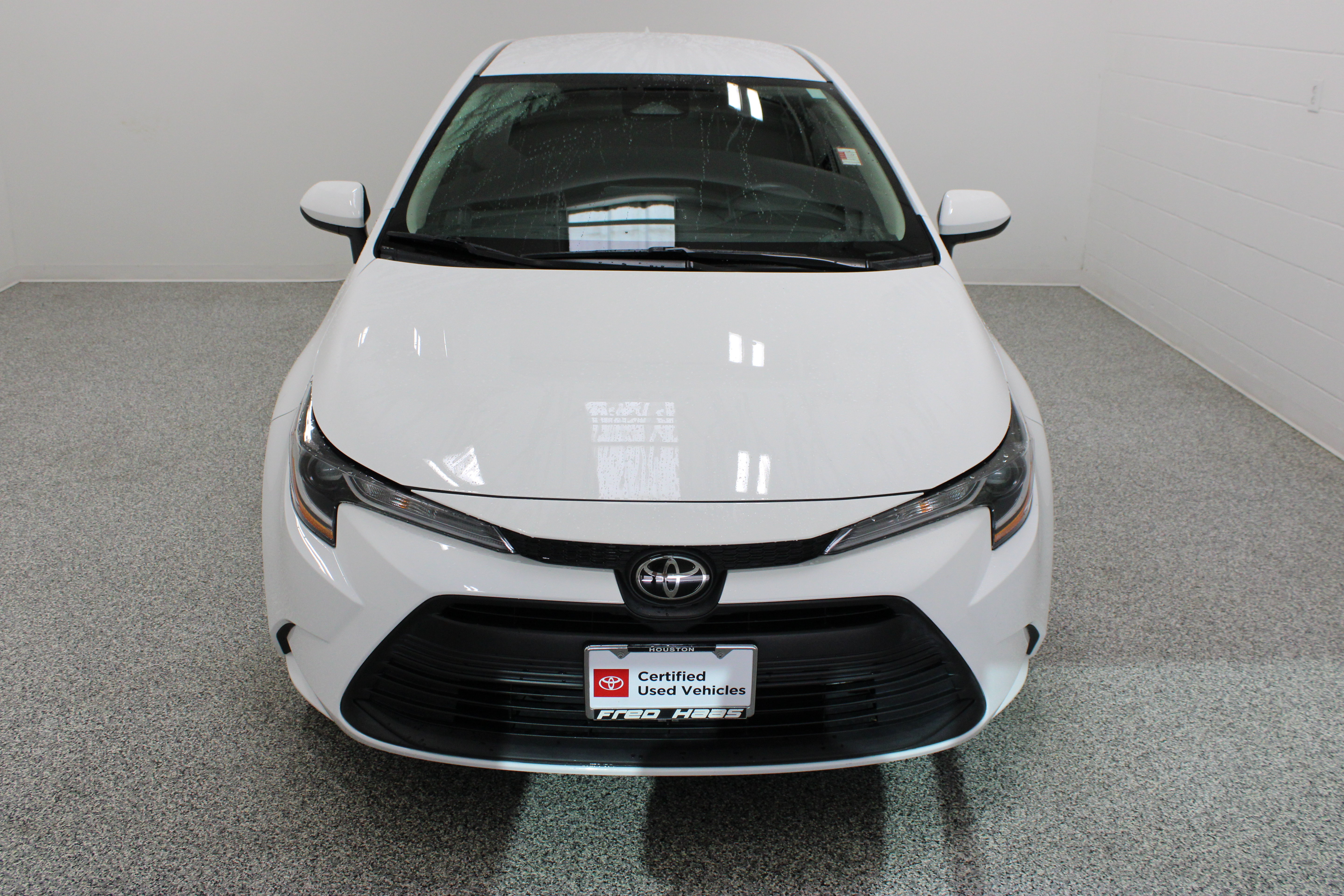 Used 2023 Toyota Corolla LE FWD image 3