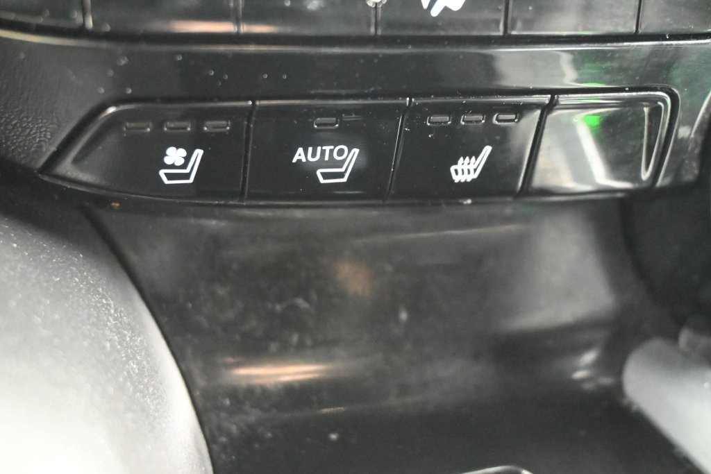 Used 2023 Acura MDX A-Spec AWD/4WD image 16