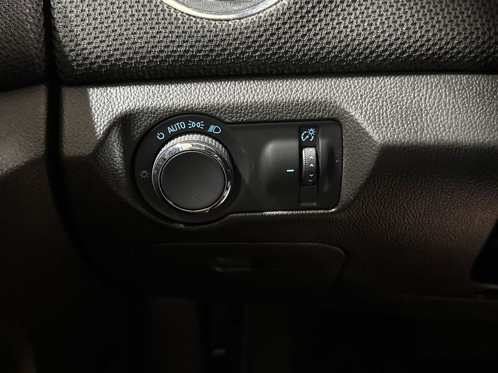 Used 2015 Chevrolet Cruze LT FWD image 17