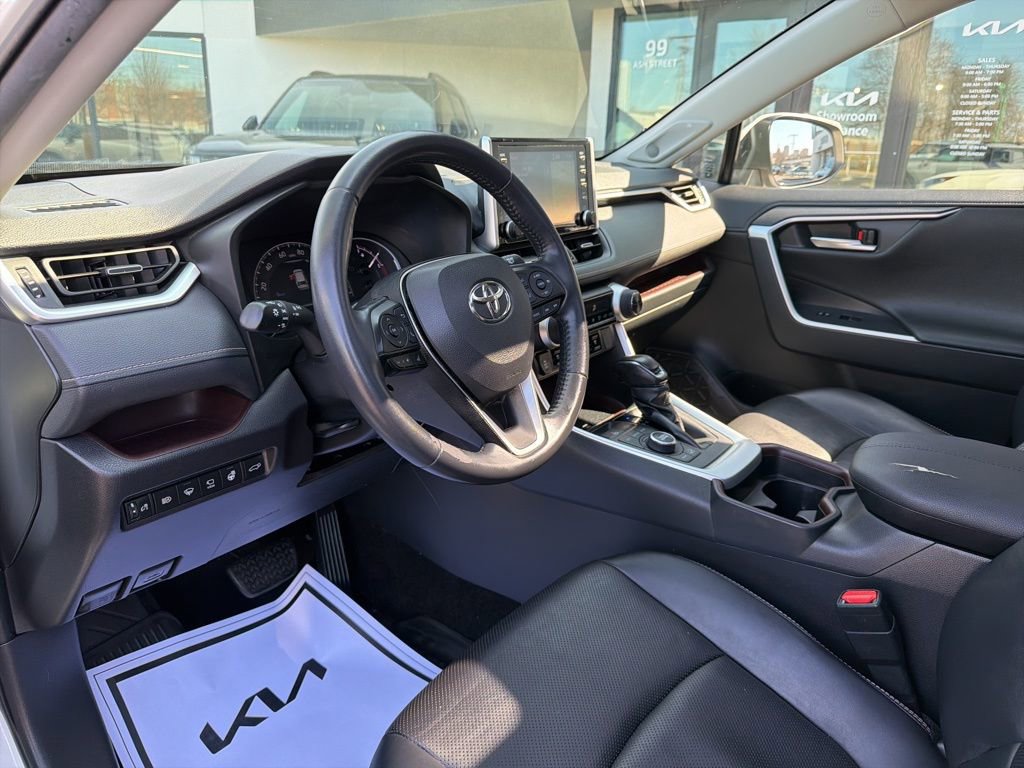 Used 2019 Toyota RAV4 Limited w/ Advanced Technology Package image 30