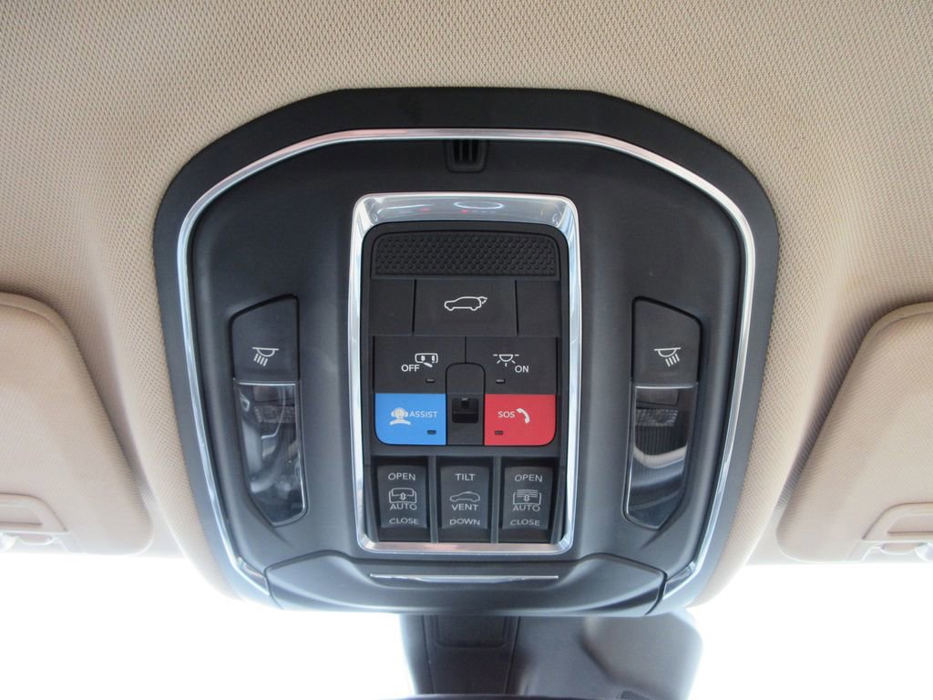 Used 2022 Jeep Grand Cherokee L Limited w/ Black Appearance Package AWD/4WD image 33