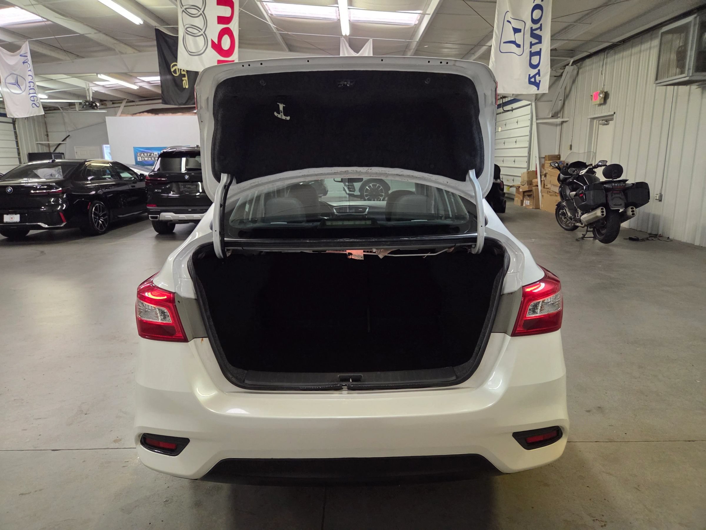 Used 2016 Nissan Sentra SL w/ Technology Package FWD image 14