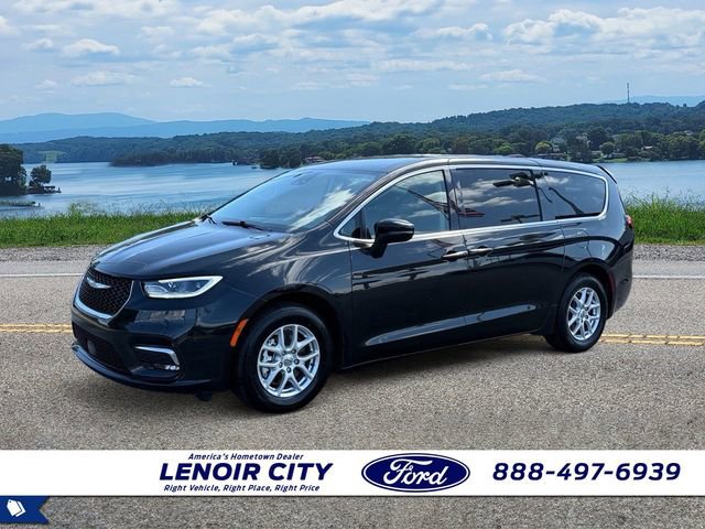 Used 2023 Chrysler Pacifica Touring-L FWD image 7