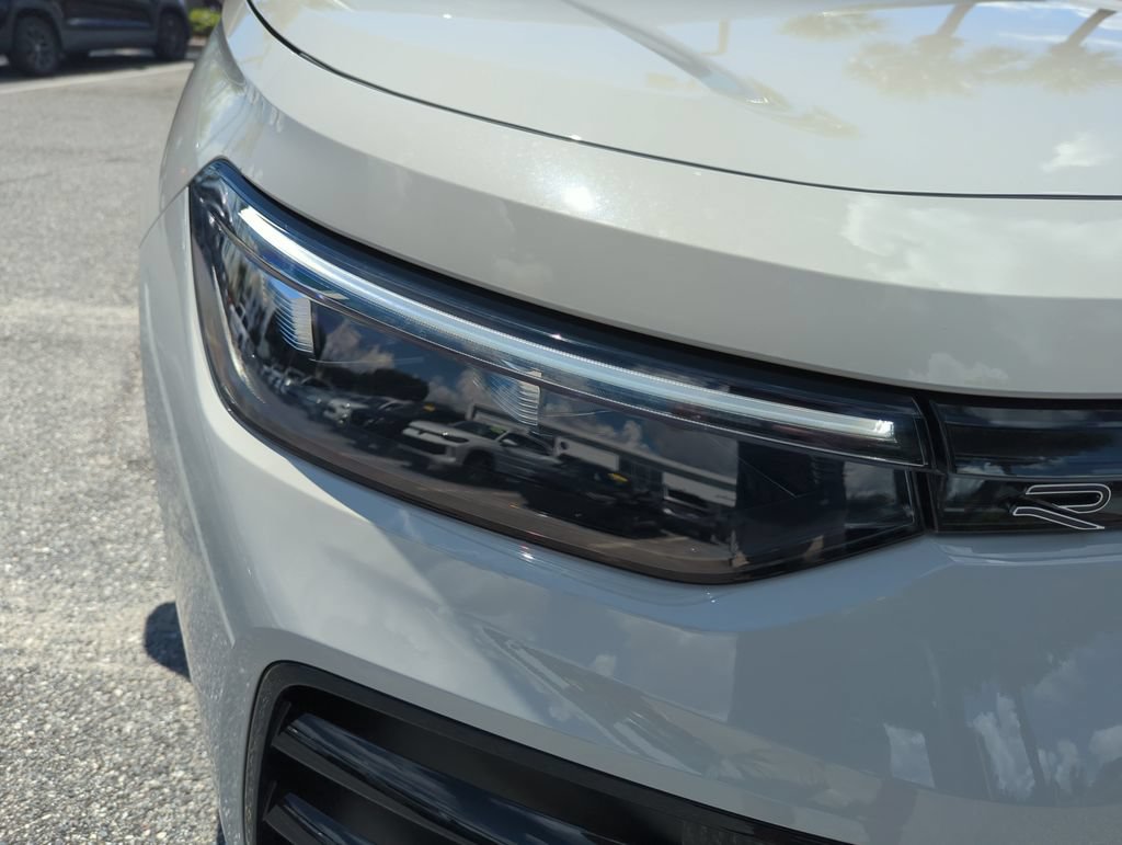 New 2026 Volkswagen Tiguan SE R-Line FWD image 17