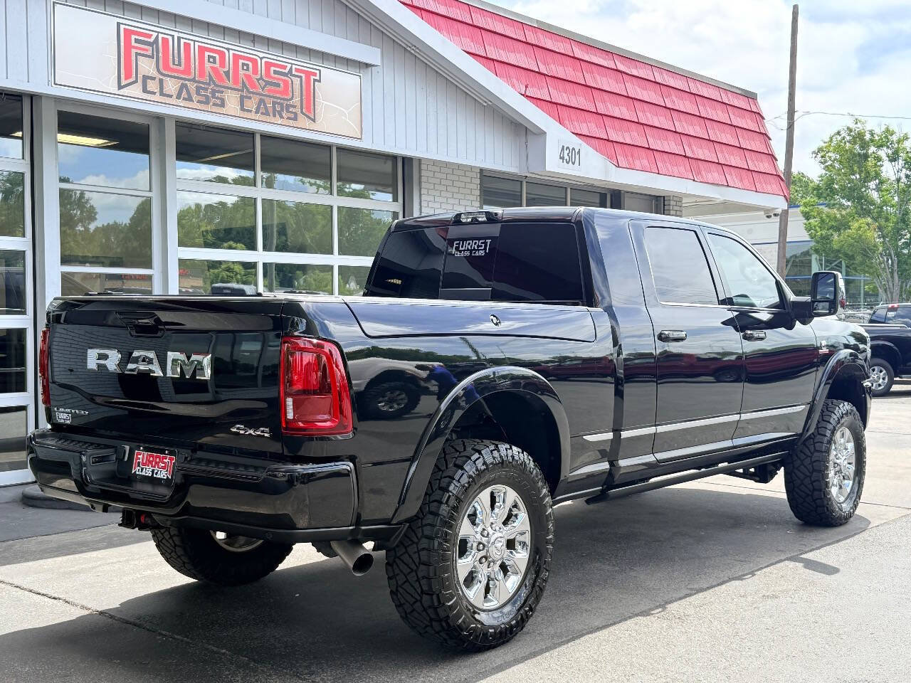 Used 2025 RAM 2500 Limited AWD/4WD image 3