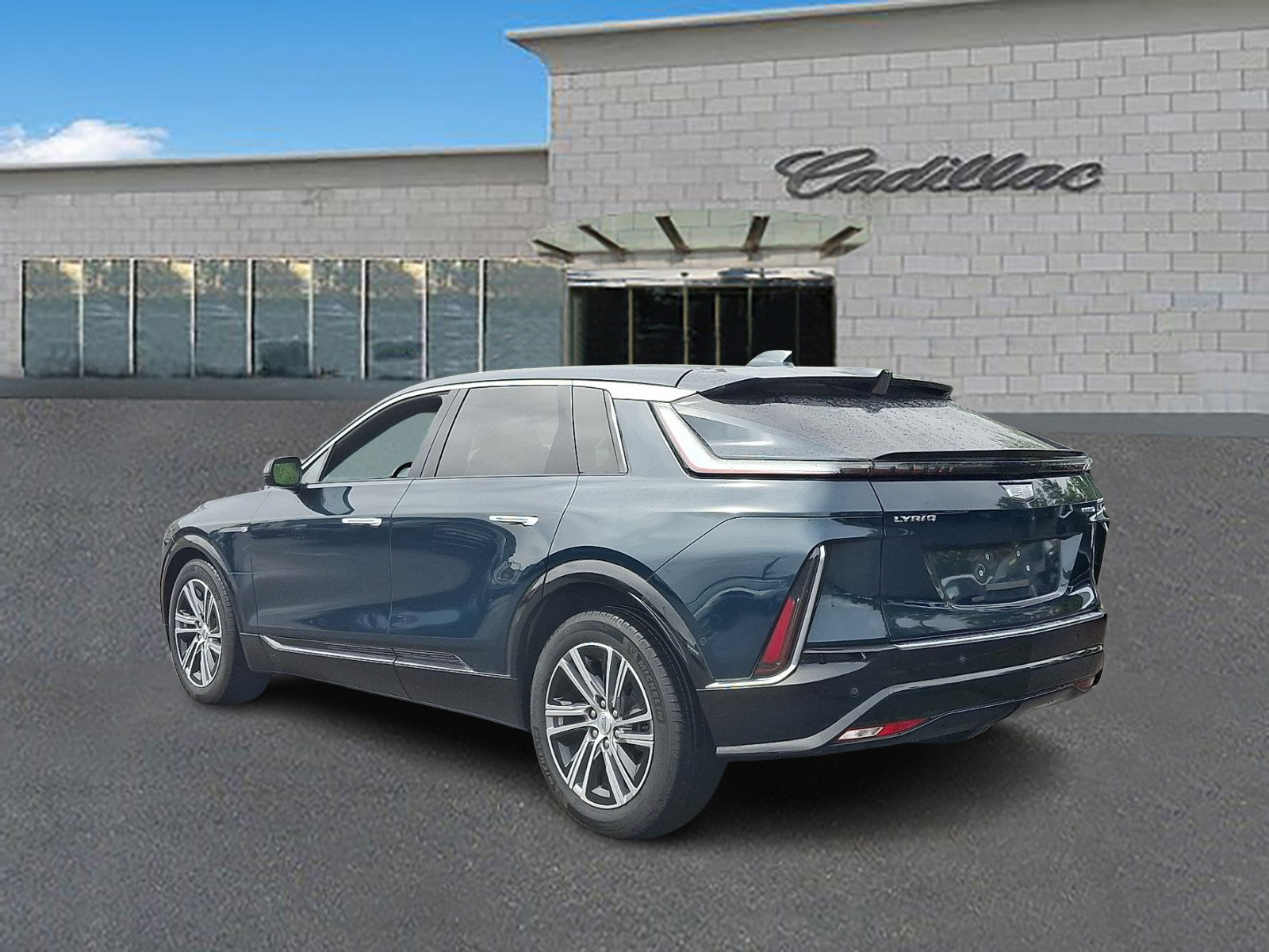 Certified 2024 Cadillac Lyriq Luxury AWD/4WD image 6