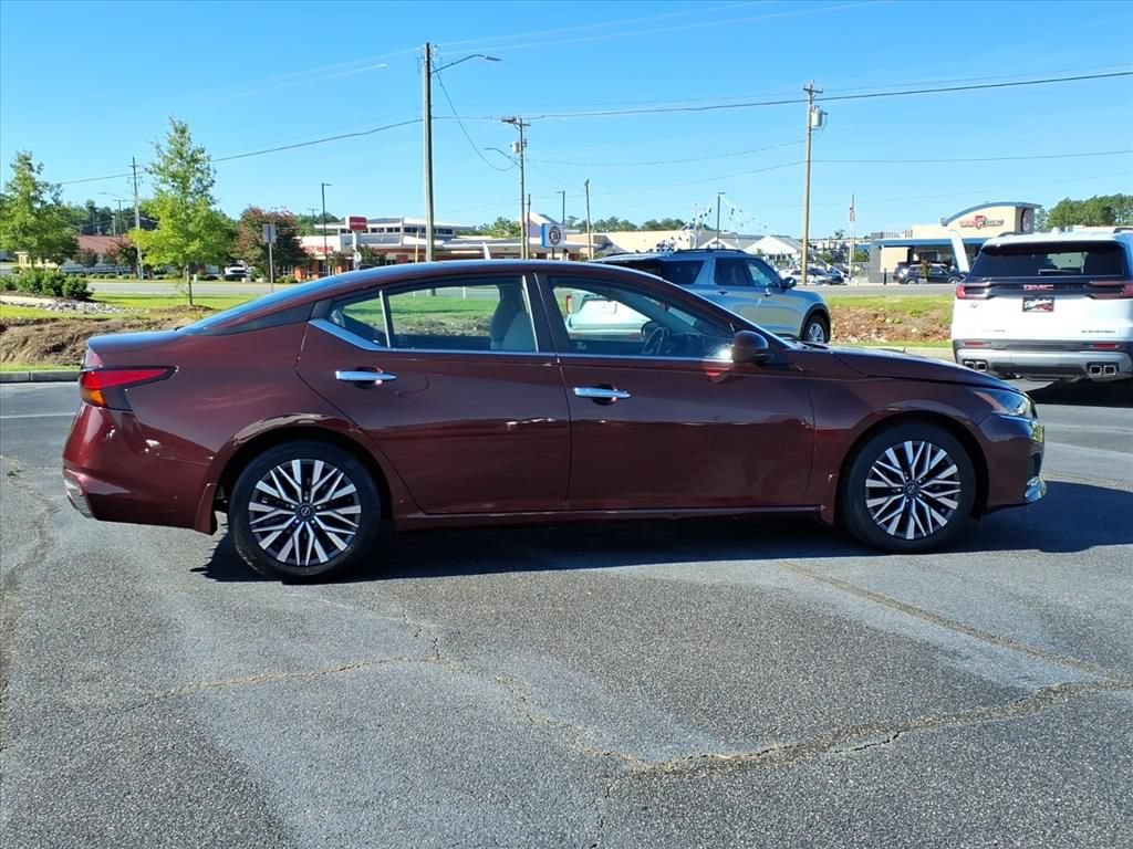 Used 2023 Nissan Altima 2.5 SV w/ SV Premium Package FWD image 19