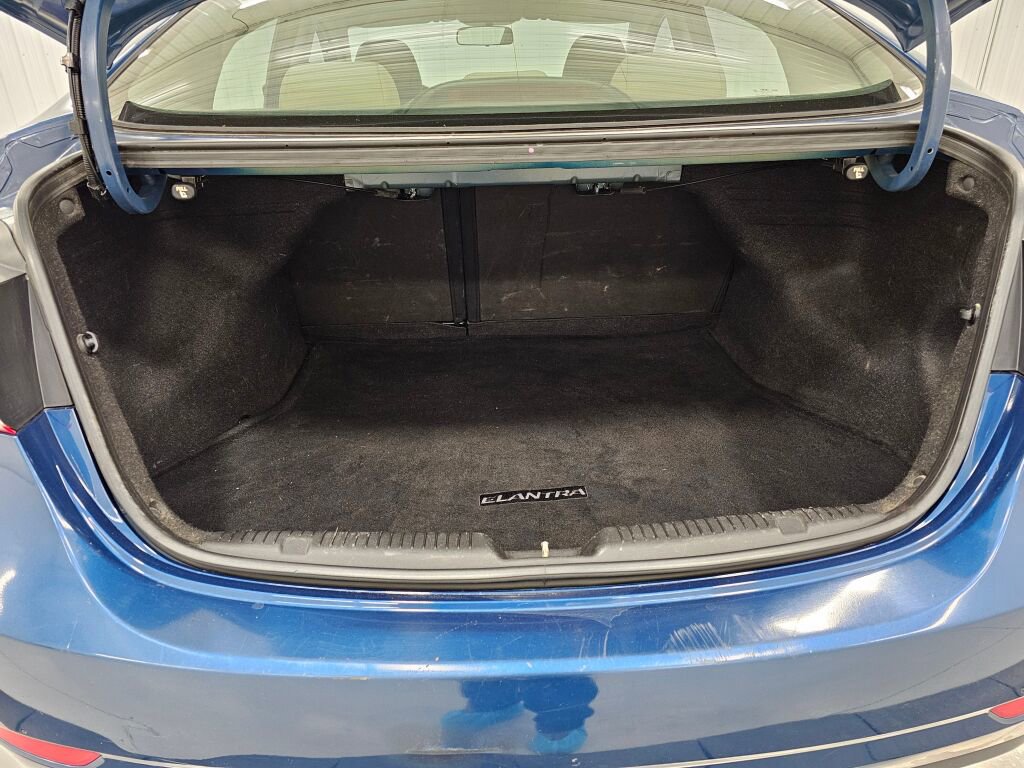 Used 2015 Hyundai Elantra SE FWD image 15