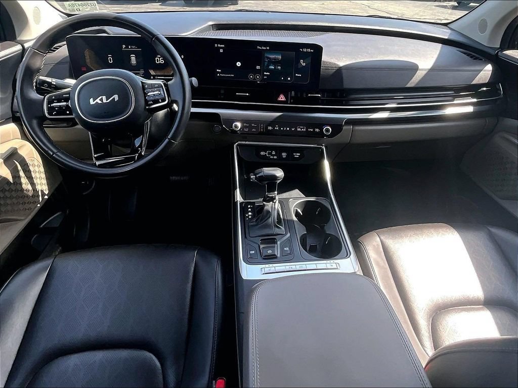 Used 2025 Kia Carnival FWD image 21