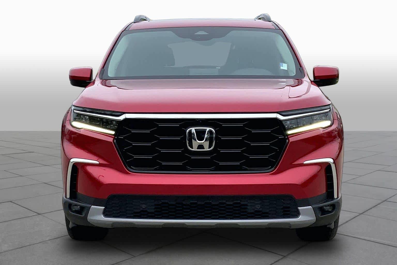 Used 2025 Honda Pilot Elite image 3