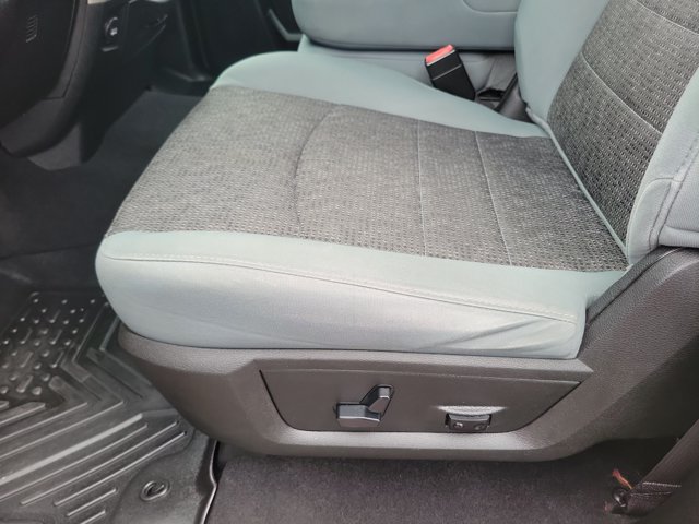 Used 2019 RAM 1500 Classic SLT w/ Luxury Group AWD/4WD image 22