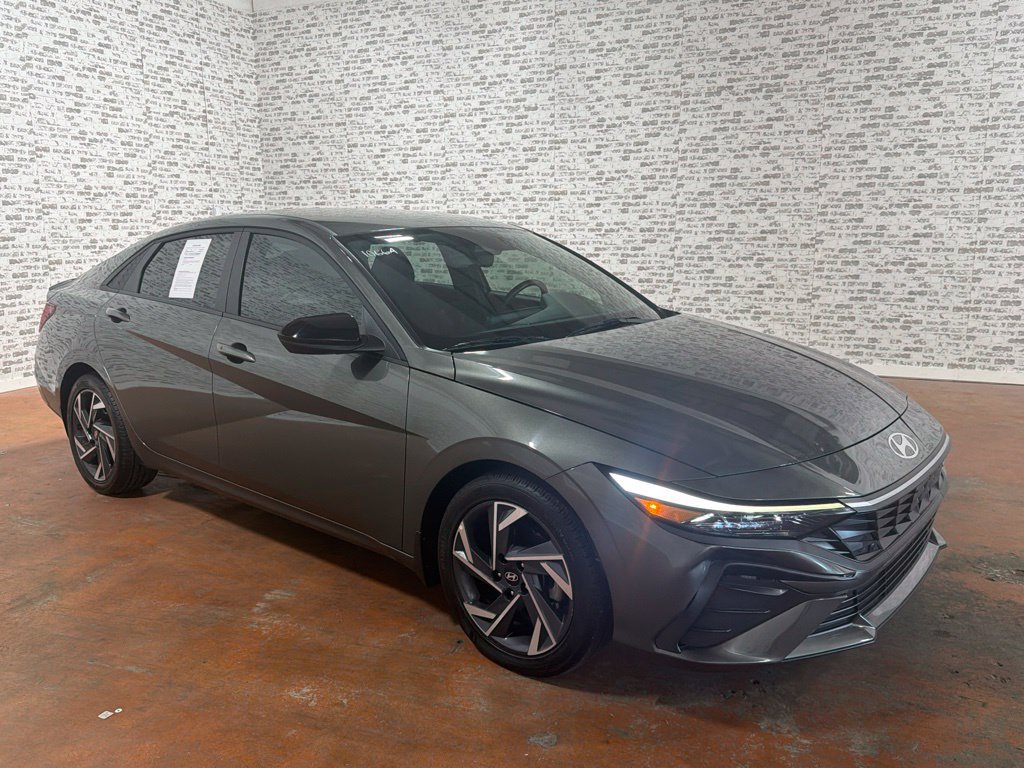 Used 2025 Hyundai Elantra Sport FWD image 1