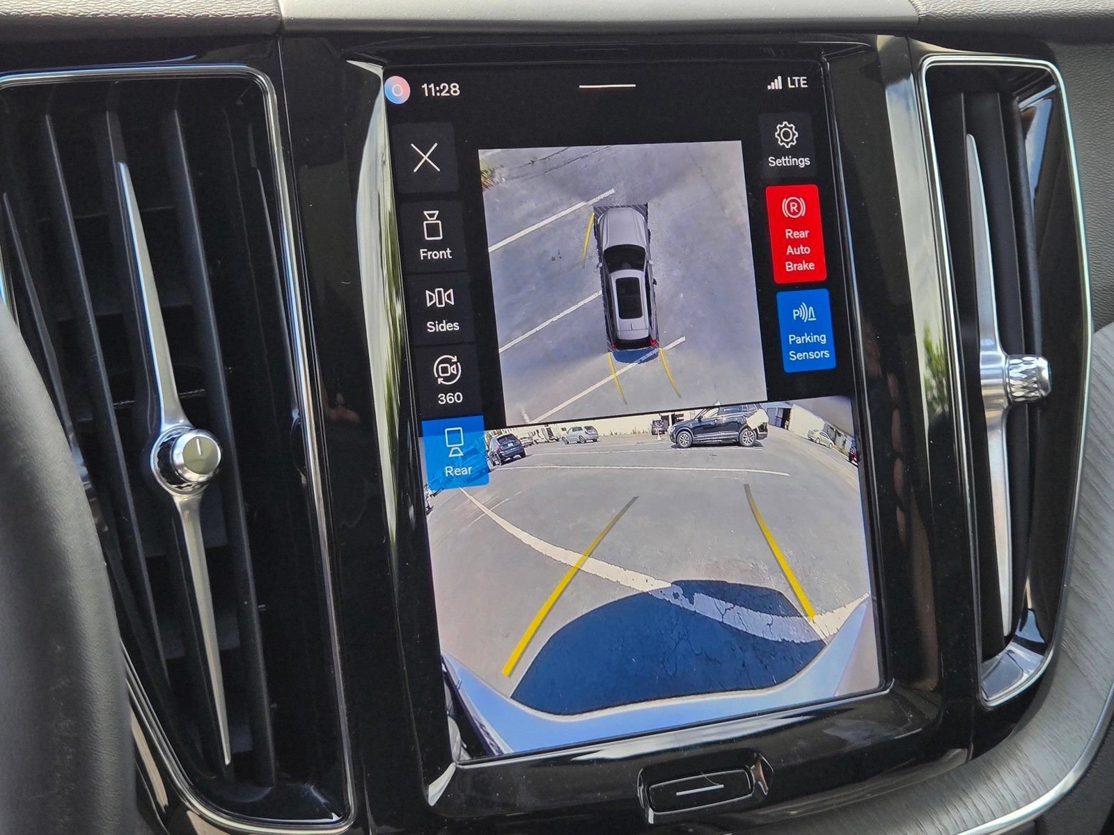 Certified 2025 Volvo XC60 B5 Plus AWD/4WD image 25