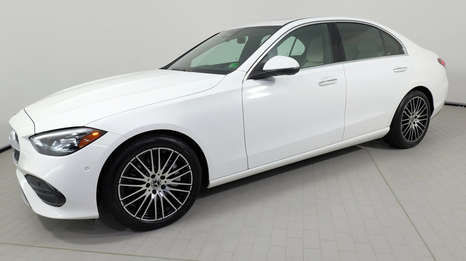 Used 2024 Mercedes-Benz C 300 4MATIC Sedan image 3