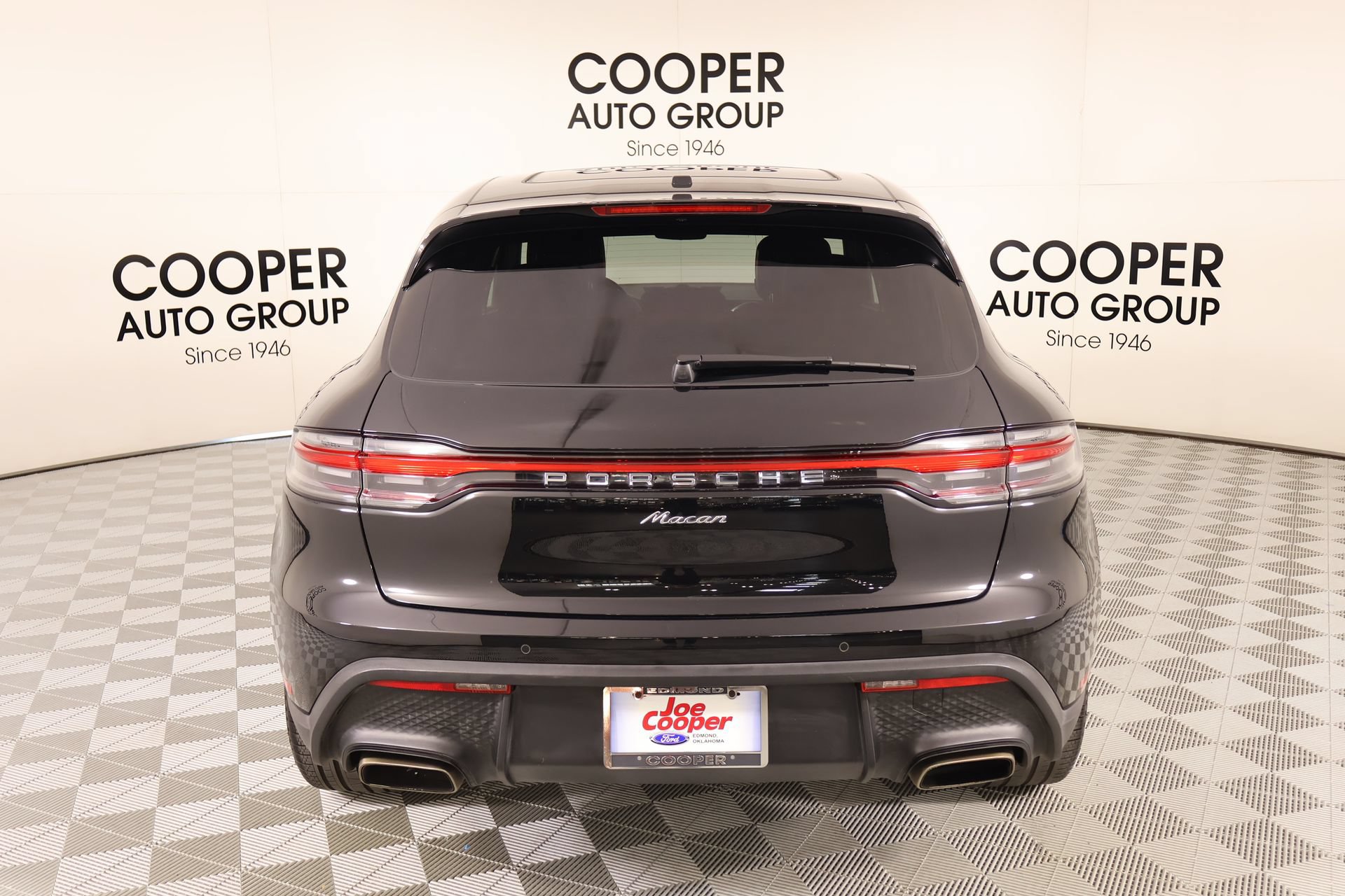 Used 2022 Porsche Macan AWD/4WD image 23