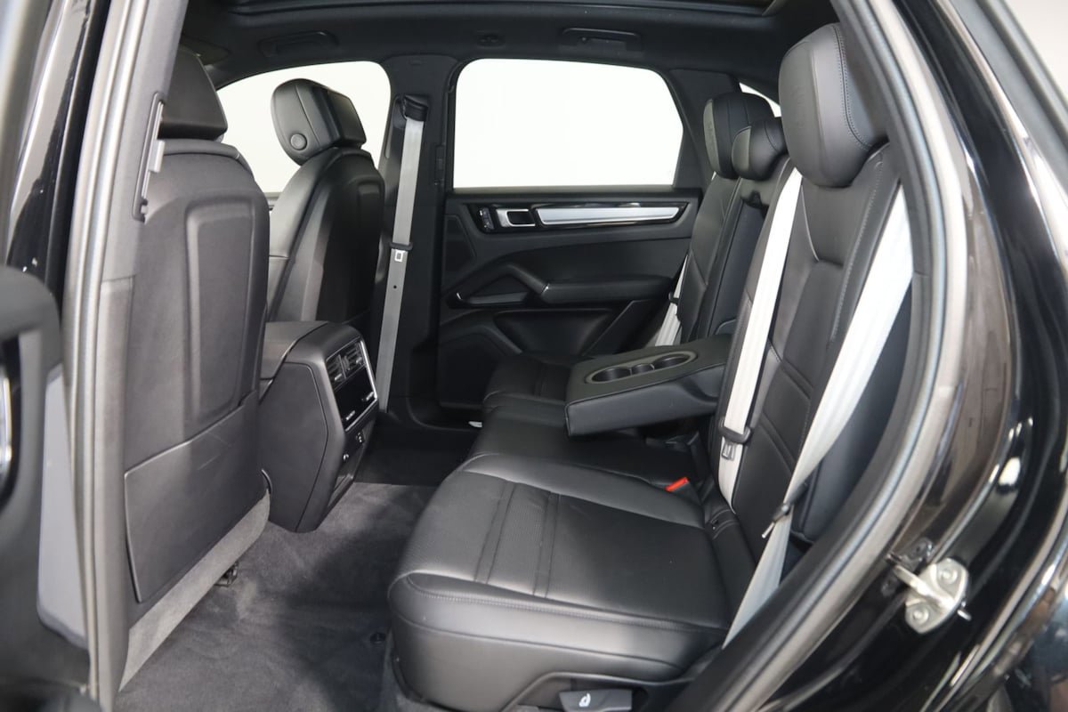 Used 2022 Porsche Cayenne AWD/4WD image 56