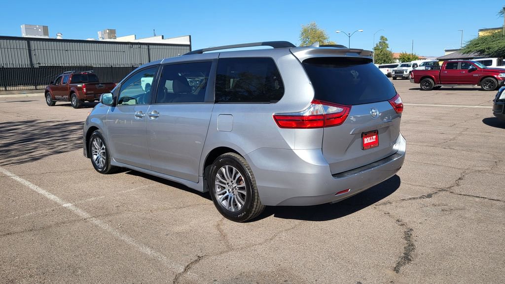 Used 2018 Toyota Sienna XLE w/ XLE Navigation Package image 6