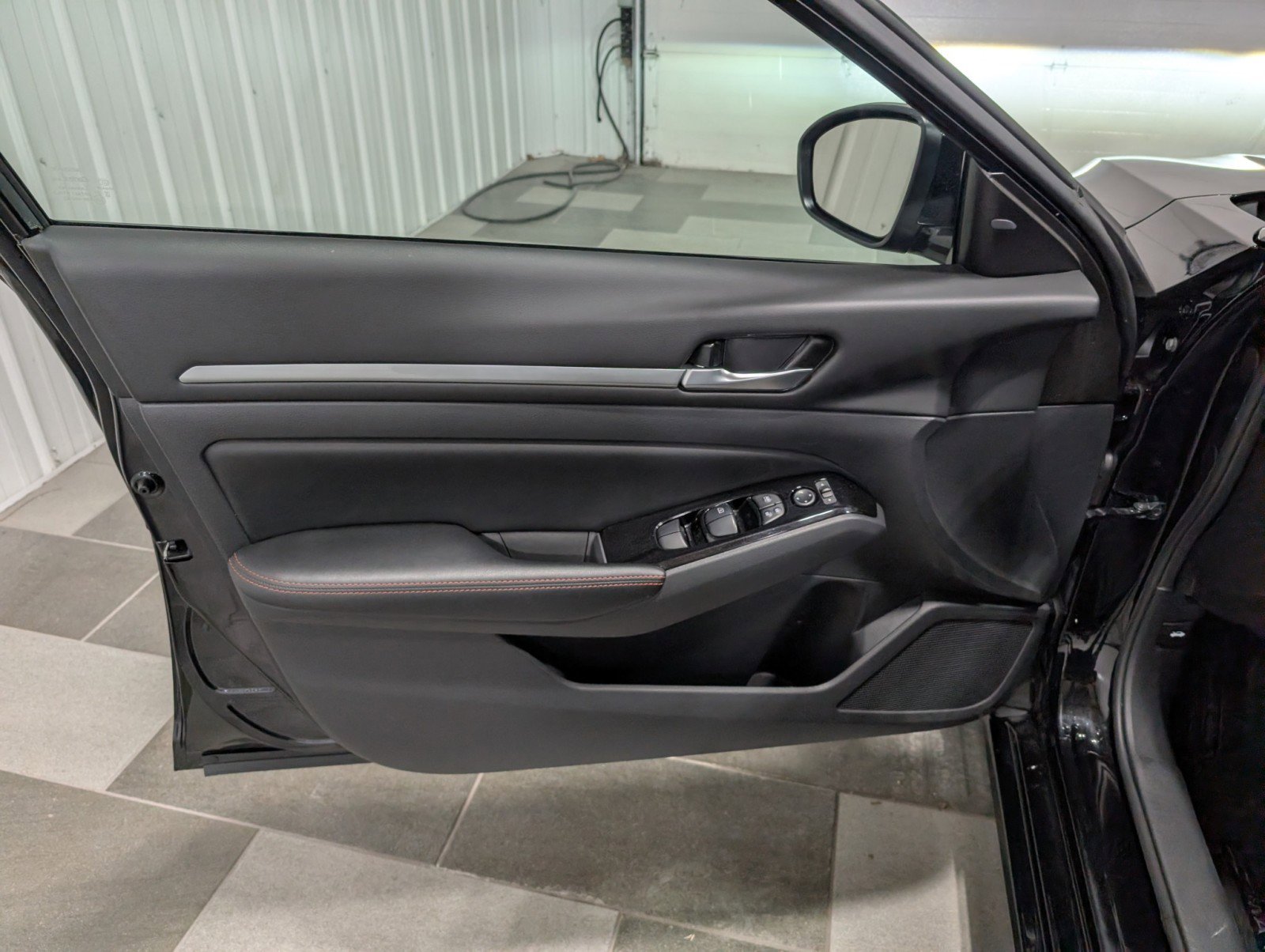 Used 2025 Nissan Altima 2.5 SR image 12