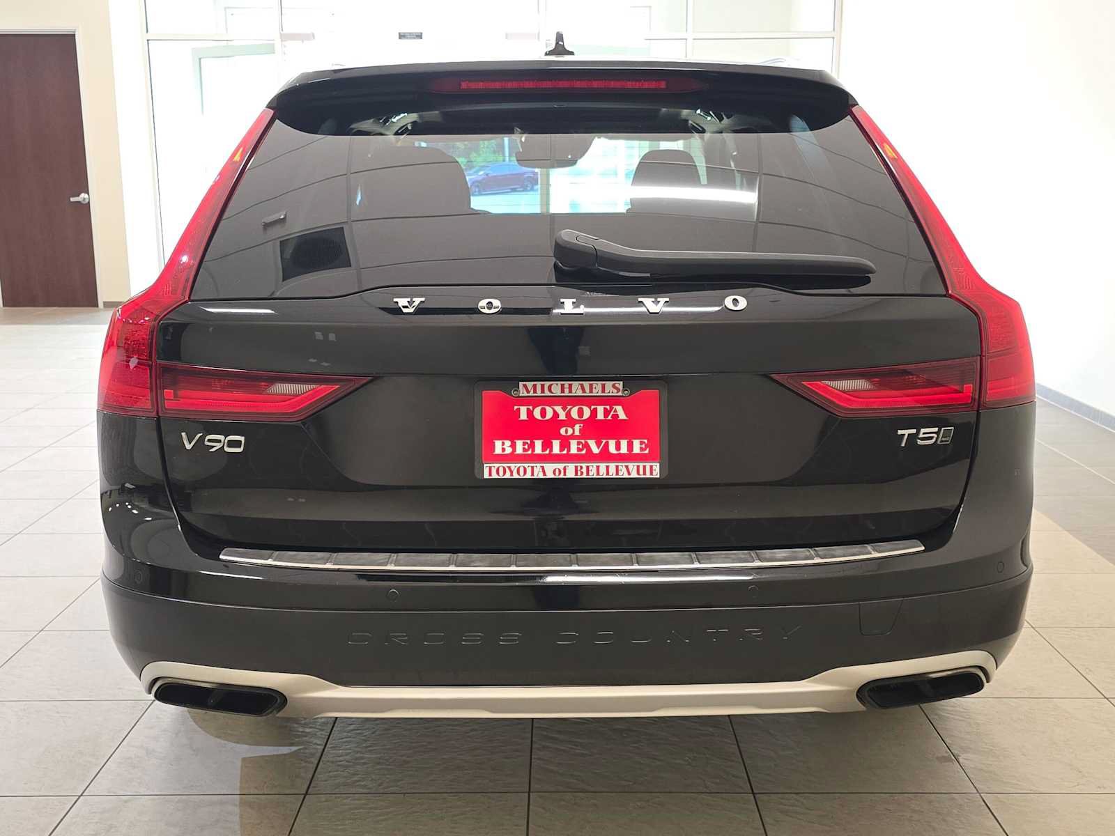 Used 2019 Volvo V90 T5 Cross Country AWD/4WD image 5