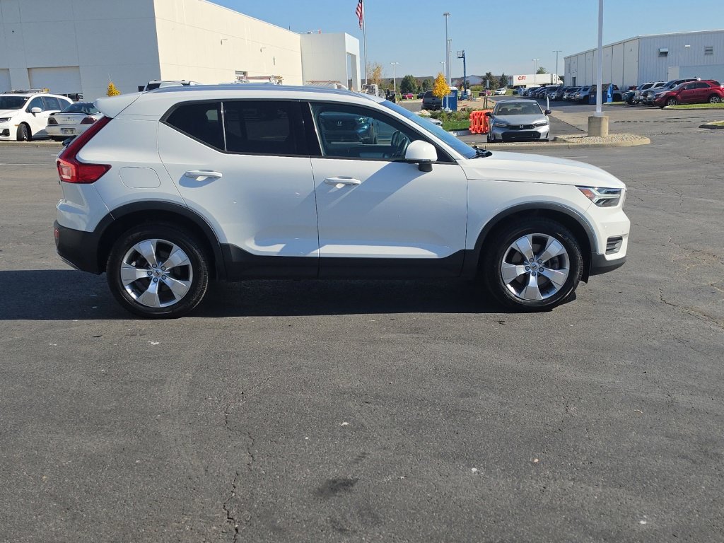 Used 2020 Volvo XC40 T4 Momentum FWD image 12