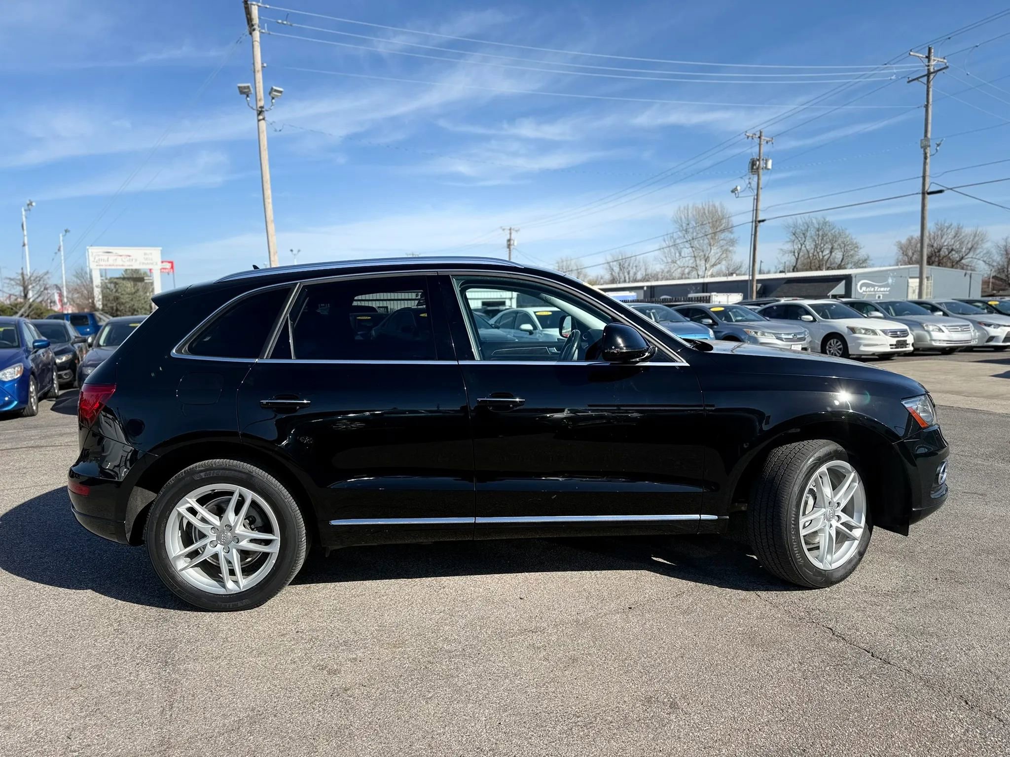 Used 2017 Audi Q5 2.0T Premium Plus w/ Technology Package image 2