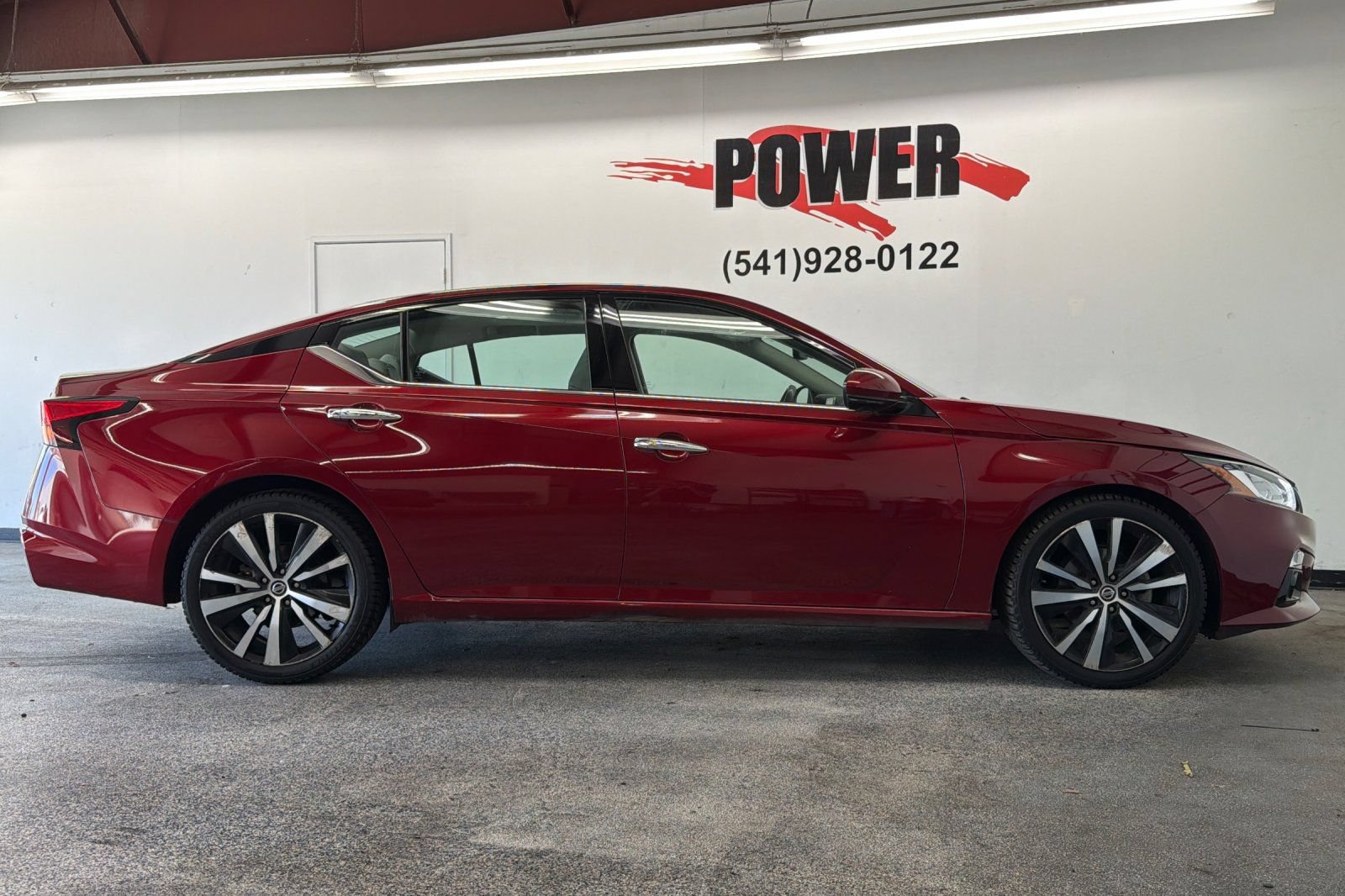 Used 2019 Nissan Altima 2.5 Platinum FWD image 2