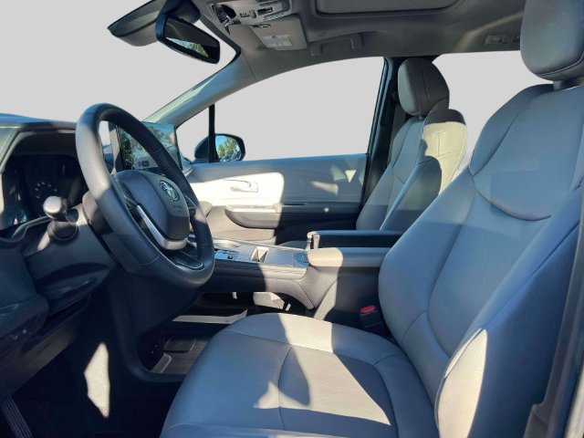 Certified 2025 Toyota Sienna XLE w/ XLE Plus Package FWD image 19