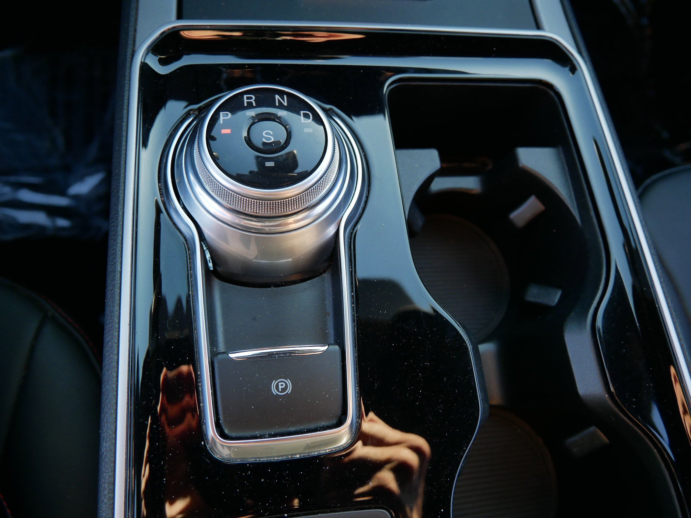 Used 2020 Ford Edge ST-Line w/ Cold Weather Package AWD/4WD image 24