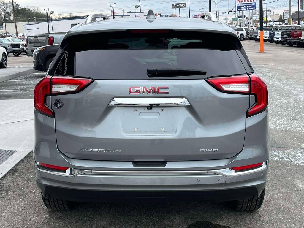 Used 2024 GMC Terrain Denali w/ Denali Premium Package image 4